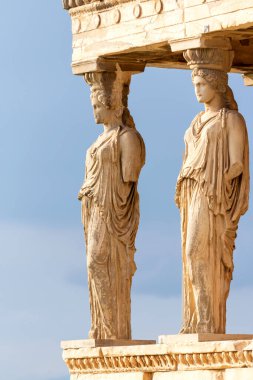 Atina, Yunanistan 'daki Akropolis' teki Echtheion tapınağının bir detayı olan Süvarilerin verandası