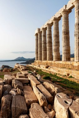 Gün batımında Sounion Burnu 'ndaki Poseidon Tapınağı Sütunları, Yunanistan