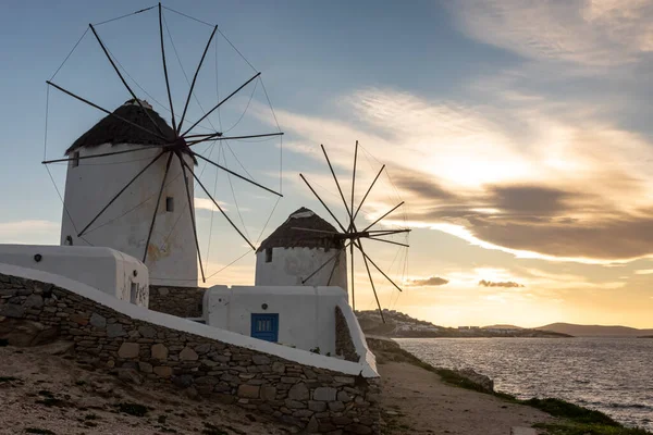 ミコノス島の象徴的な風車 ギリシャのキクラデス諸島 — ストック写真