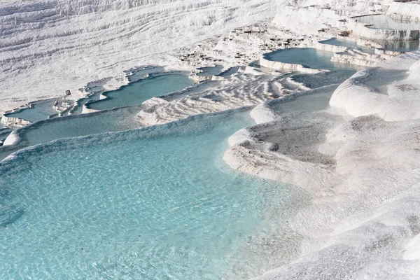 Γαλάζιο Ατμώδες Νερό Της Πηγής Λιμνούλες Ασβεστόλιθου Στην Pamukkale Τουρκία — Φωτογραφία Αρχείου