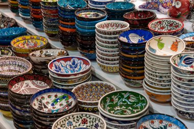 20 Şubat 2018: İstanbul Grand Bazaar 'da klasik Türk seramikleri. İstanbul, Türkiye