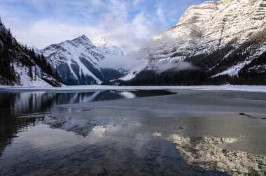 Robson Dağı 'nın kış manzarası, Britanya Kolombiyası, Kanada.