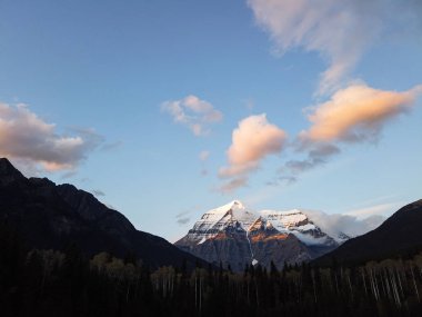 Robson Dağı 'nın kış manzarası, Britanya Kolombiyası, Kanada