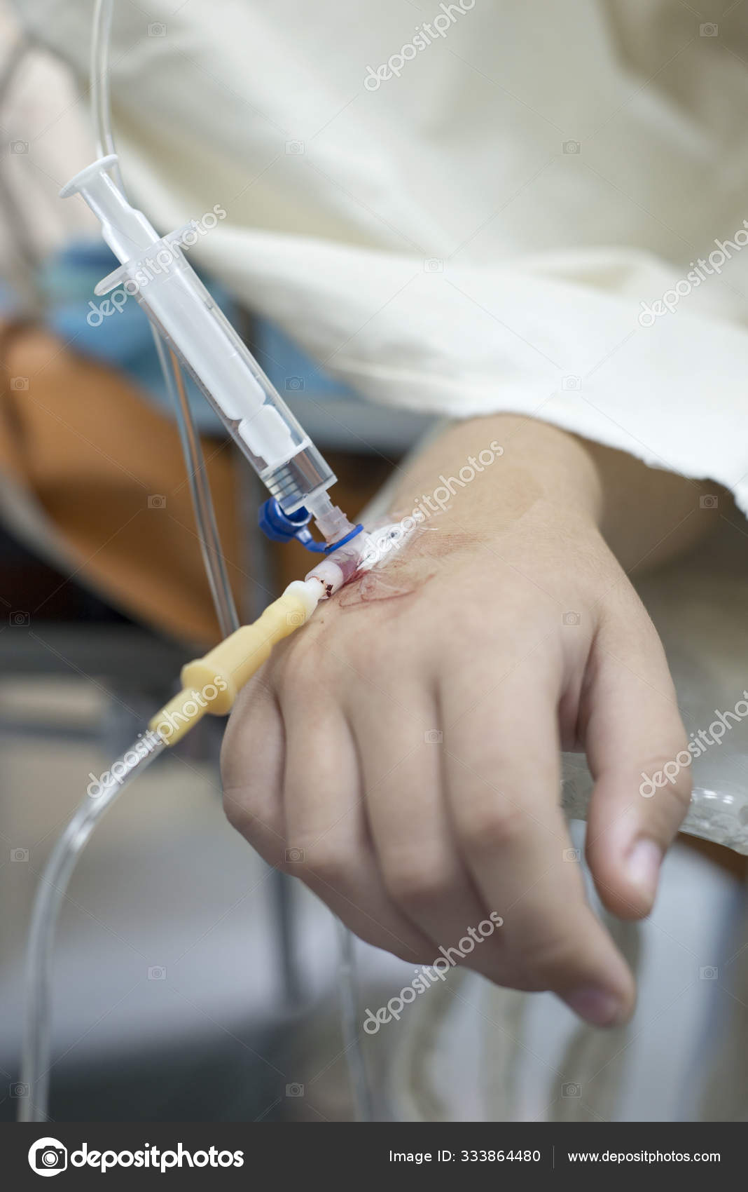 Внутривенная инъекция фото. Intravenous injection. Saline solution in droppers. Iv терапия. Intravenous injection.