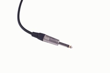 gitar izole beyaz zemin üzerine siyah kablo ile radyo sinyalleriyle iletilen kriko