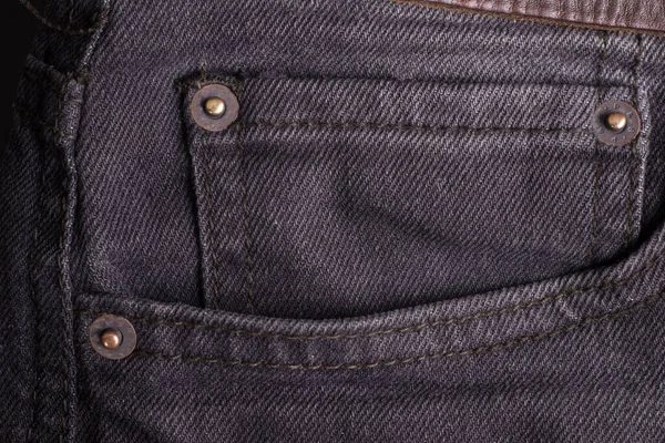 Große Vordertasche Aus Schwarzer Jeanshose Mit Braunem Gürtel Nahaufnahme Jeans — Stockfoto
