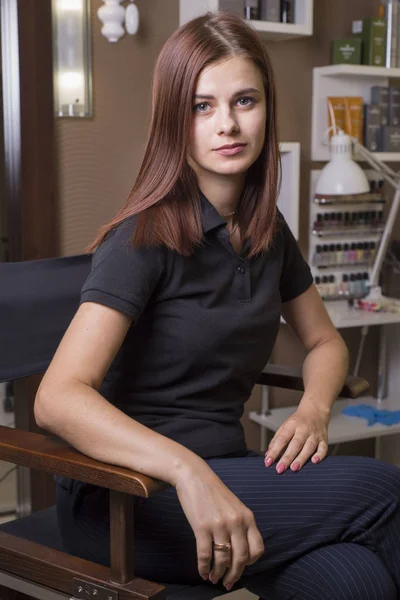 Menina Morena Bonita Movimento Com Cabelo Perfeitamente Liso Maquiagem Clássica — Fotografia de Stock