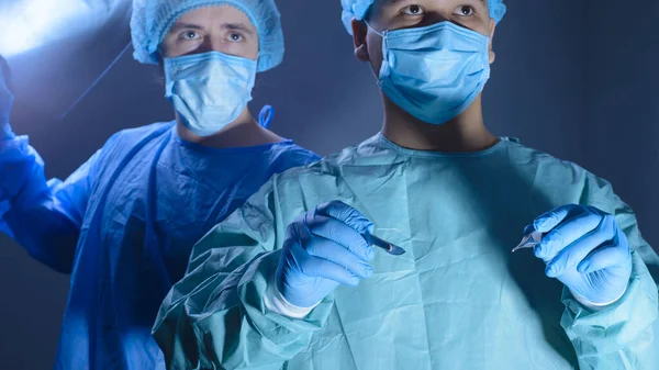 Portrait Two Surgeons Sterile Gowns Hats Masks One Surgeon Preparing — Stock Photo, Image