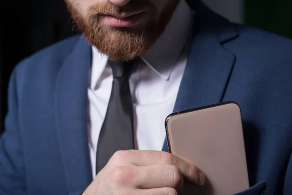 Primer Plano Estudio Retrato Dramático Hombre Barbudo Guapo Traje Negocios —  Fotos de Stock