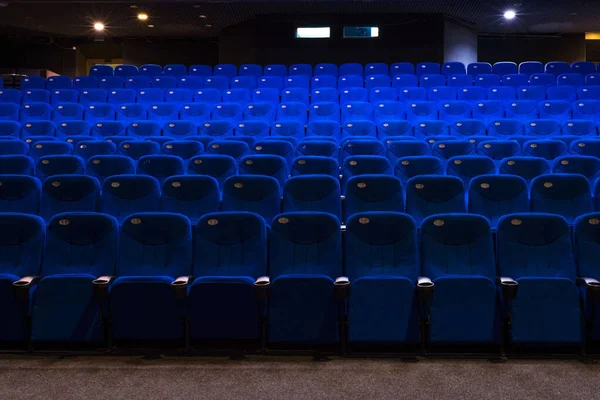 Sinema Genel Planında Boş Mavi Sinema Koltukları Olan Boş Rahat — Stok fotoğraf