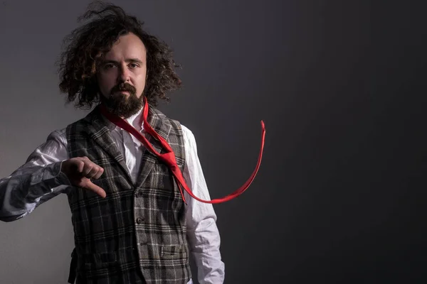 Retrato Estúdio Movimento Jovem Barbudo Cabelo Encaracolado Cara Trinta Anos — Fotografia de Stock