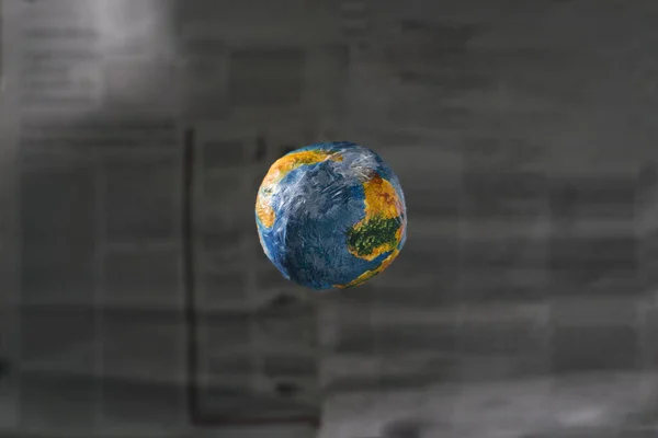 Концепція Світової Преси Фокус Компонування Планети Земля Тлі Розмитої Газети — стокове фото
