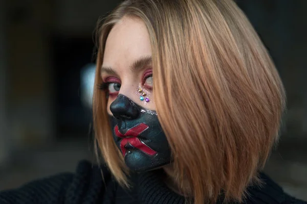 Gros Plan Portrait Beauté Une Belle Fille Dans Masque Noir — Photo