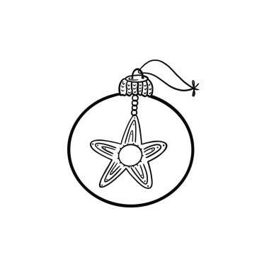 Şeffaf bir Noel balosu. Beyaz arka planda madalyalı bir yıldız var..