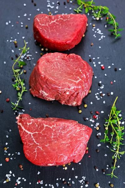 Fresh Raw Beef steak Mignon, with salt, peppercorns, thyme, garlic Ready to cook — Stock Photo, Image