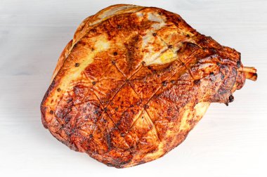 Kavrulmuş Bütün ham ahşap beyaz zemin üzerine kapatın