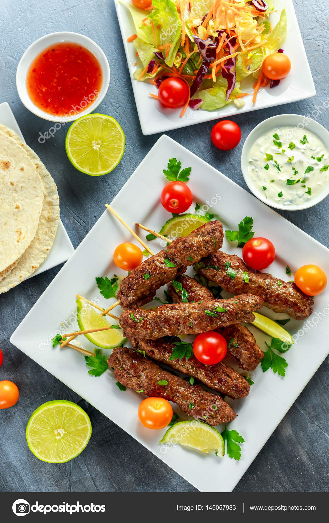 Şiş Köfteli Ekmek Kebabı Şiş Köfteli Ekmek Kebabı