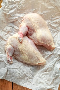 Çiğ tavuk göğsü Yargıtay fileto buruşuk kağıt üzerinde