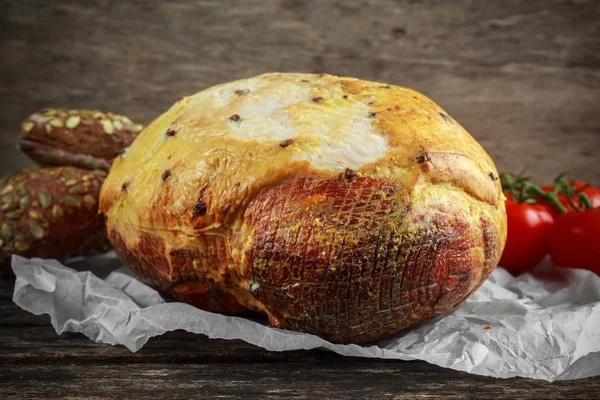 Festival ham domates ve rustik ekmek ile servis