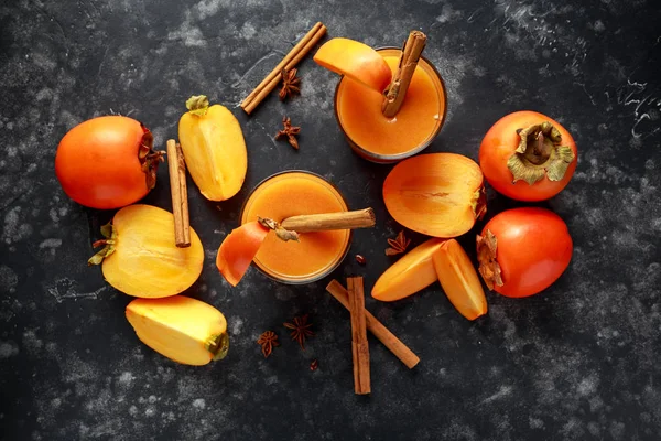 Freshly made persimmon fruit smoothie with cinamon and anise stars — Stock Photo, Image