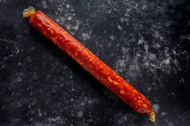 Kuru tedavi İspanyol domuz chorizo sosis kırmızı biber ve sarımsak ile yapılan çeşitli