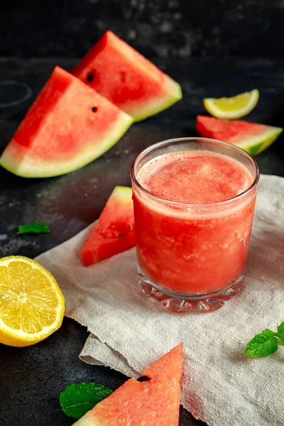 Freshly blended Watermelon smoothie with lemon and mint. — Stock Photo, Image
