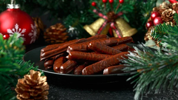 Lebkuchen sticks dipped in dark chocolate with cranberry filling, Christmas party treat sweet snacks — Stock Photo, Image