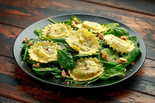 Italian ravioli pasta stuffed with spinach, creamy ricotta cheese, walnuts. Healthy Vegetarian food — Stock Photo, Image