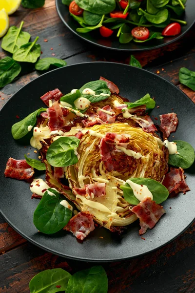 Oven roasted cabbage steaks with bacon, spinach and mayonnaise. healthy food — 图库照片