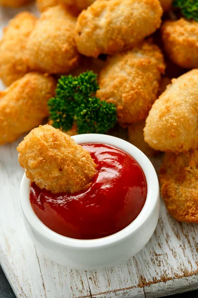 Crispy Battered scampi nuggets with ketchup on white wooden board — Stock Photo, Image