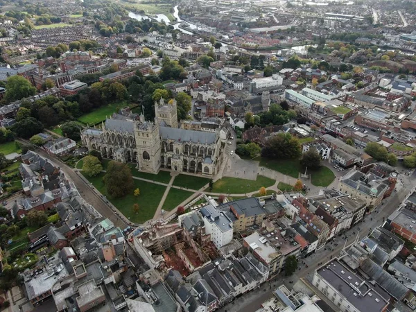 Eine Luftaufnahme von exeter city centre, devon, england, uk mit exeter kathedrale — Stockfoto