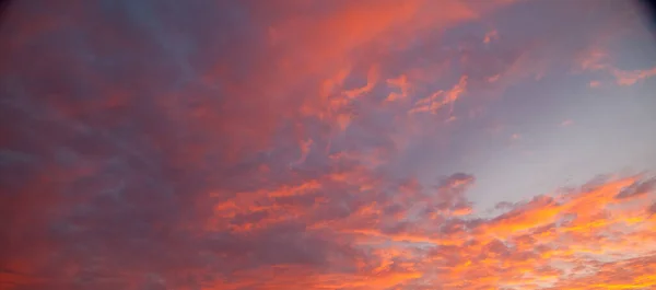 Красивый красный закат подходит для фона — стоковое фото