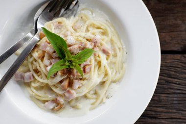 Pastırmalı spagetti.