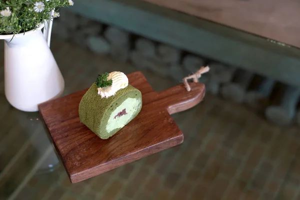 Delicioso bolo com creme no topo — Fotografia de Stock