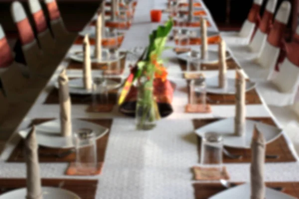 레스토랑 저녁 식사 테이블의 흐릿한 사진 — 스톡 사진