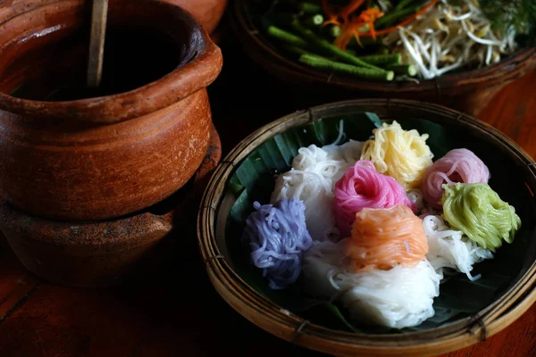 ünlü Tayland yemekleri kanom jeen