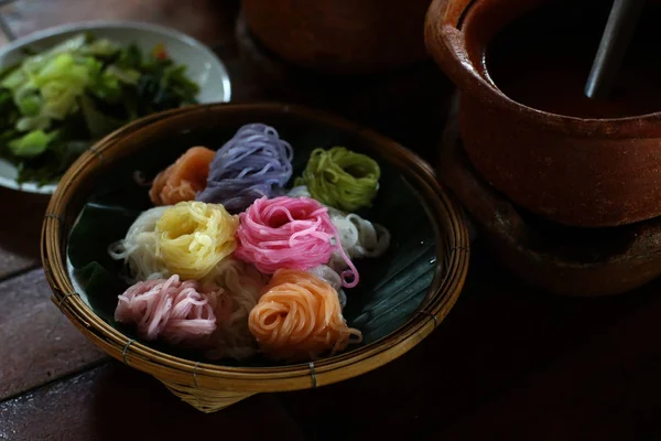 ünlü Tayland yemekleri kanom jeen