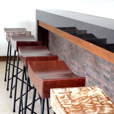 sayaç bar önünde tabure