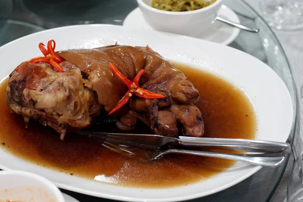 Demlenmiş Domuz bacak 