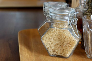 şeker cam şişede kahve için