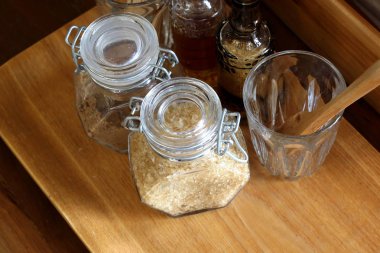 şeker cam şişede kahve için