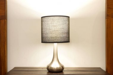 Modern masa lambası