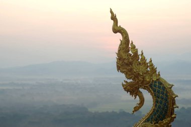 yılan veya büyük yılan heykeli 