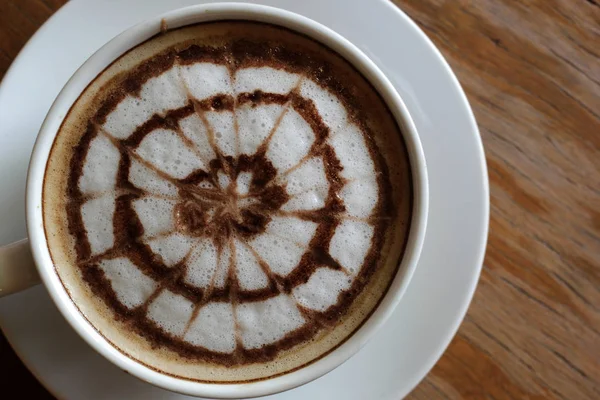 Kopp varm latte art kaffe — Stockfoto