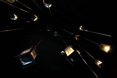 vintage lamba ampul açmak tavanda asılı