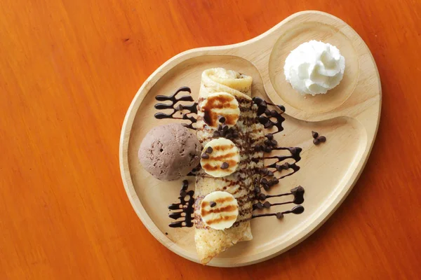 Krepp, banán, csokoládé fagylalt — Stock Fotó