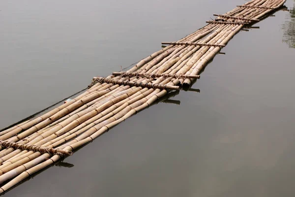 Eski bambu köprü Nehri — Stok fotoğraf