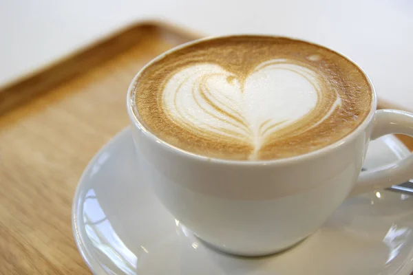 Kopp varm latte art kaffe — Stockfoto