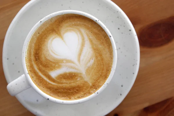 Xícara de café de arte quente latte — Fotografia de Stock