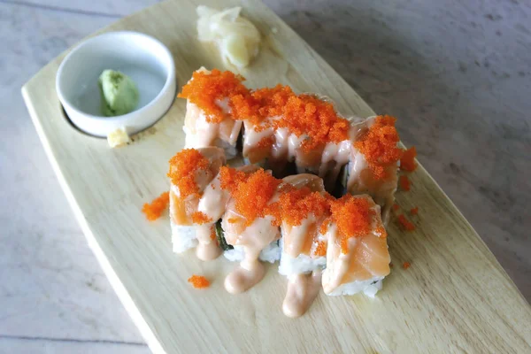 Sushi rolky tradiční japonské jídlo — Stock fotografie
